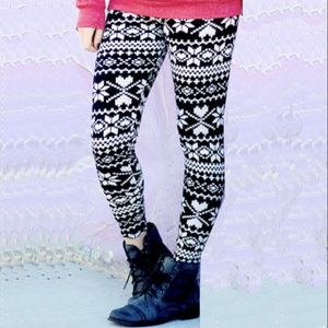 Agnes & Dora Large Leggings Snowflakes on Black & White NWT and Dust Bag